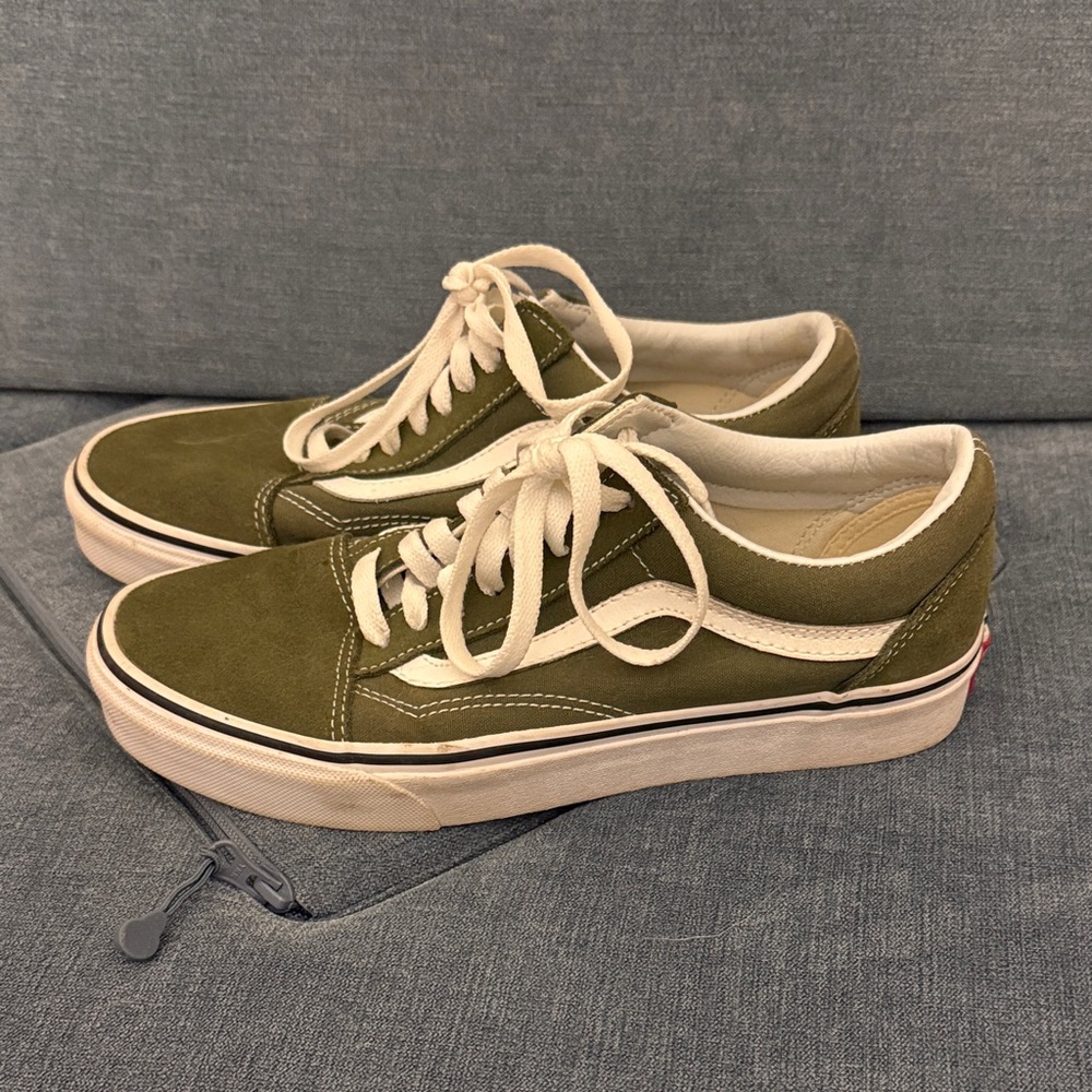 Classic Vans Low-Top Sneakers